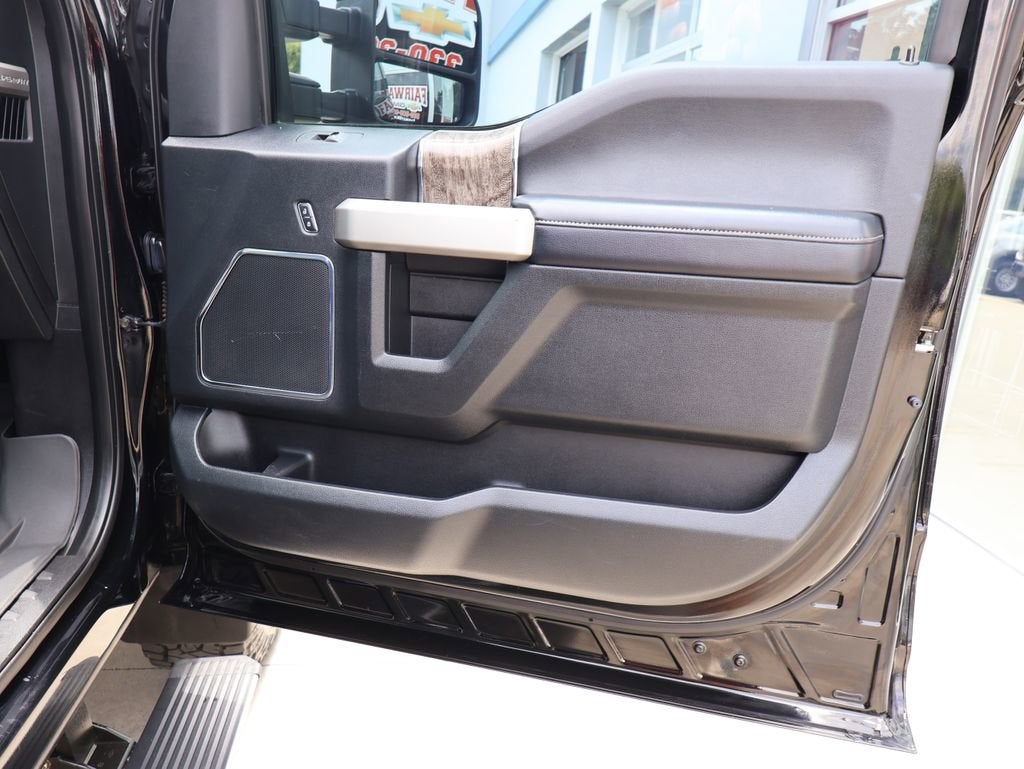 2017 Ford Super Duty F-250 SRW Lariat
