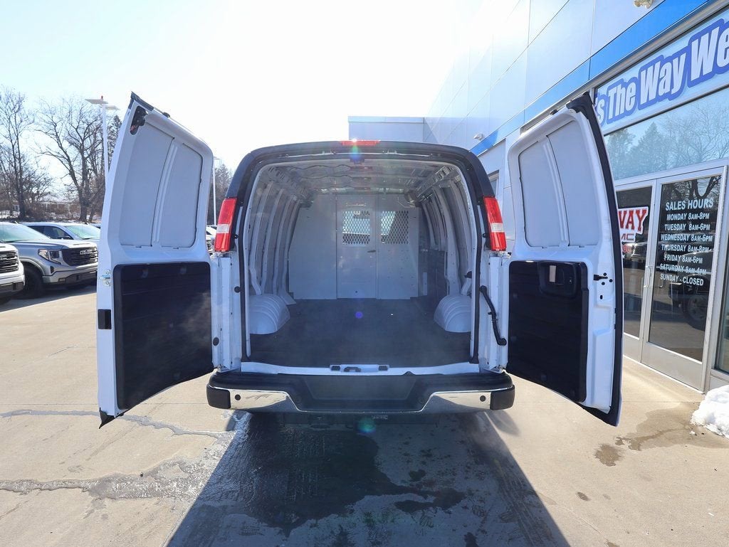 2025 Chevrolet Express Cargo WT
