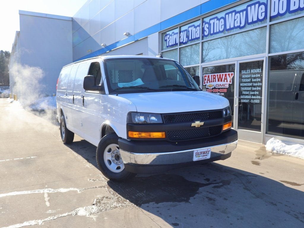 2025 Chevrolet Express Cargo WT