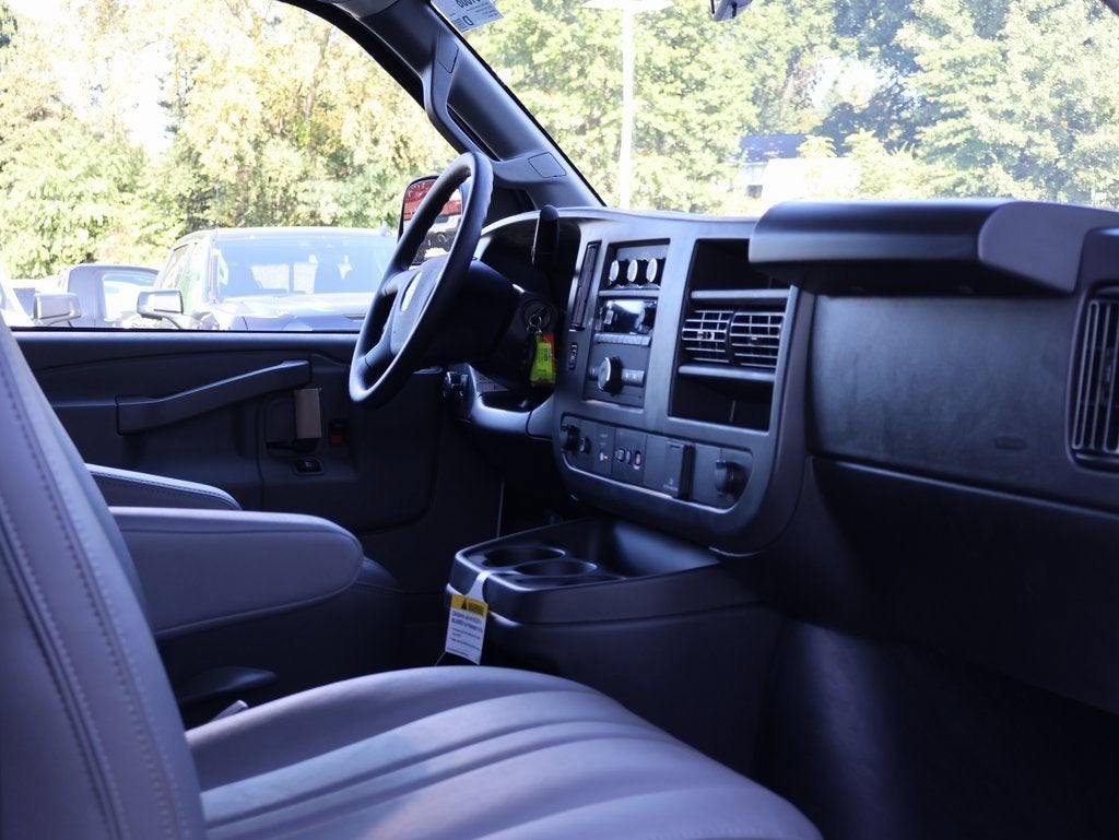 2025 Chevrolet Express Cargo WT