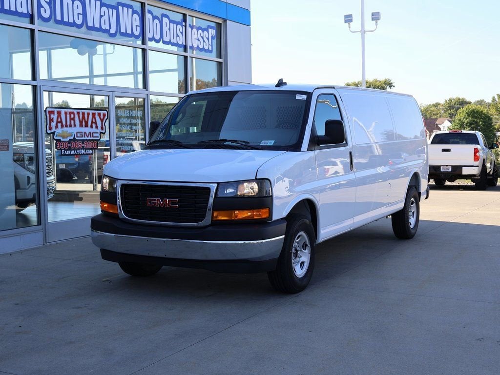 2025 Chevrolet Express Cargo WT