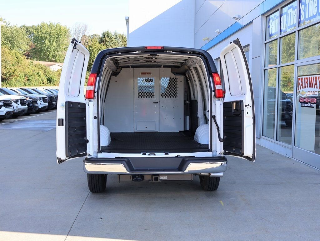 2025 Chevrolet Express Cargo WT