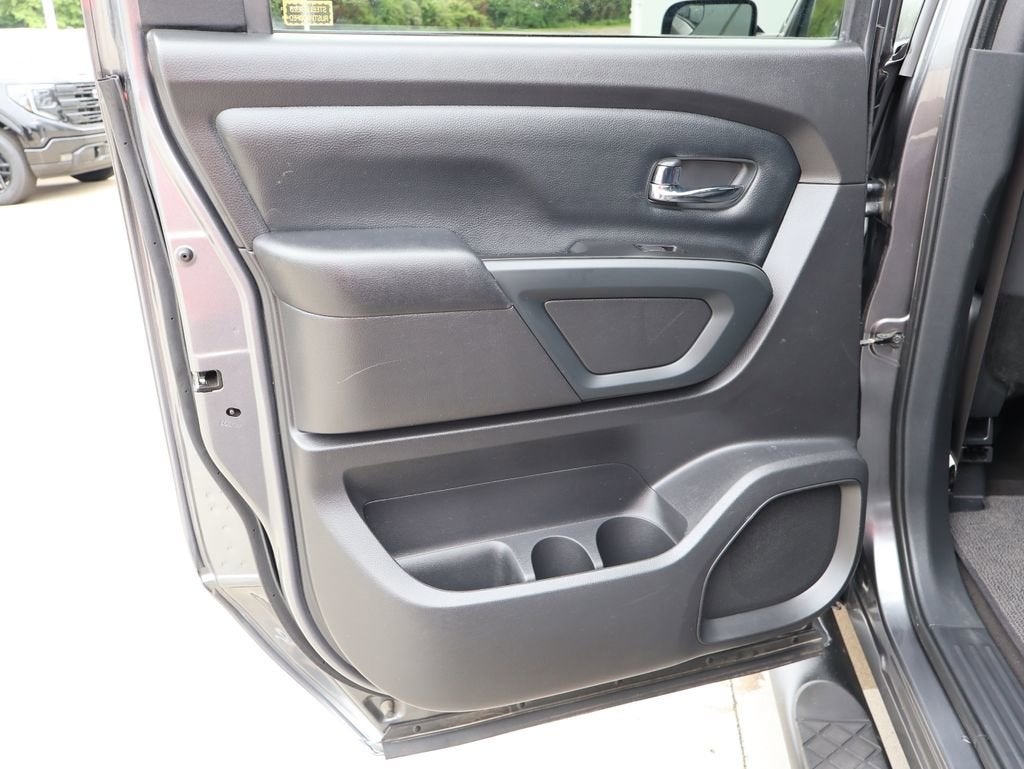 2019 Nissan TITAN SV
