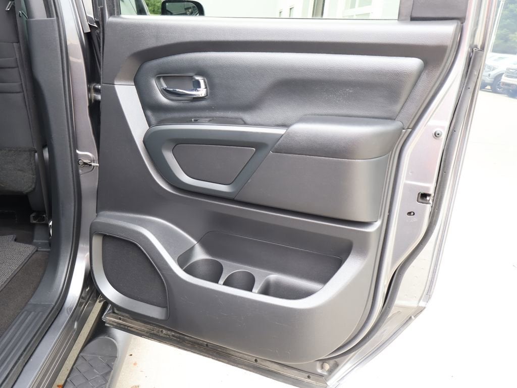 2019 Nissan TITAN SV