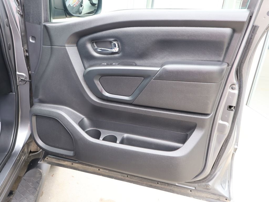 2019 Nissan TITAN SV