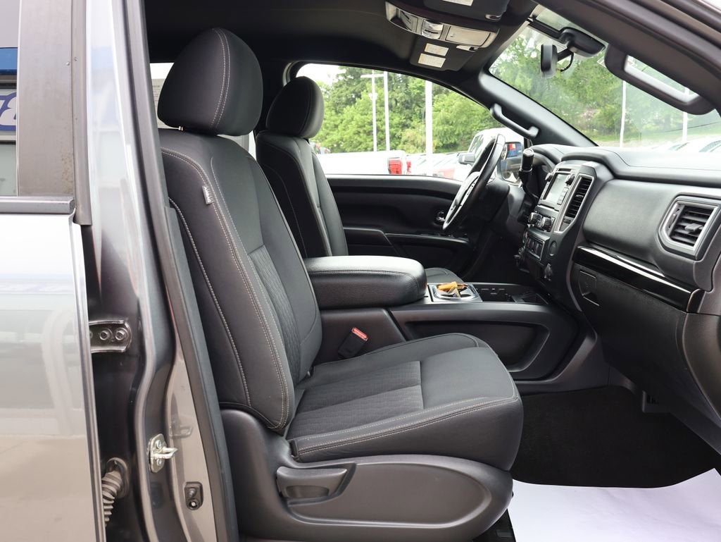 2019 Nissan TITAN SV