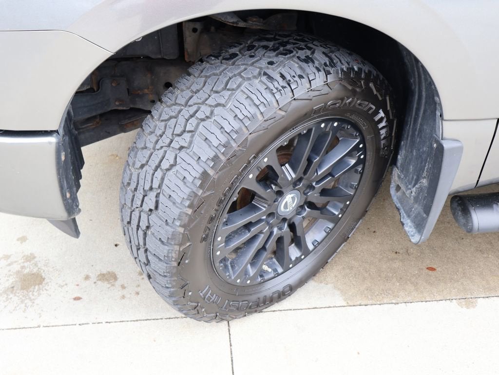 2019 Nissan TITAN SV