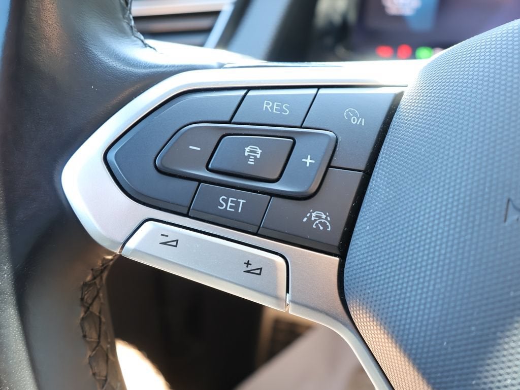 2024 Volkswagen Atlas Cross Sport 2.0T SEL Premium R-Line