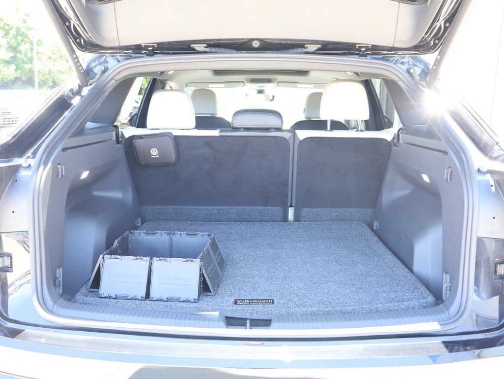 2024 Volkswagen Atlas Cross Sport 2.0T SEL Premium R-Line