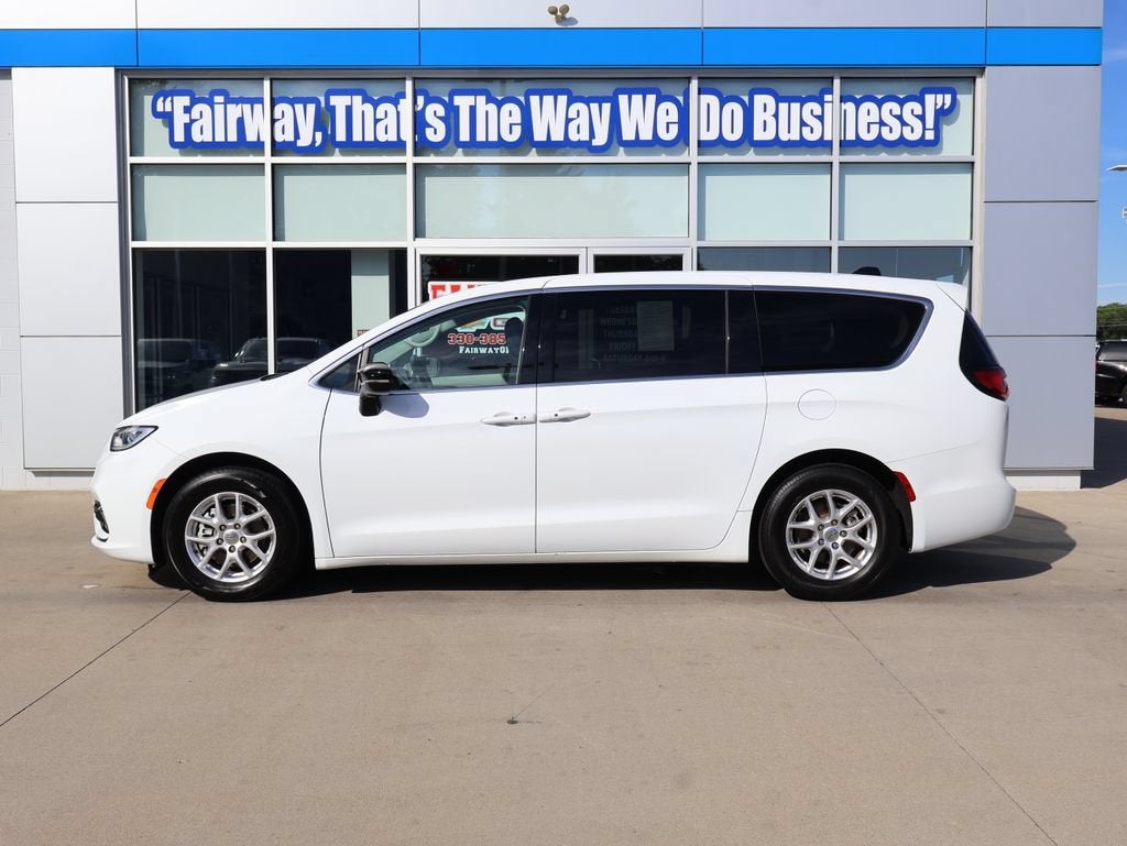 2024 Chrysler Pacifica Touring L