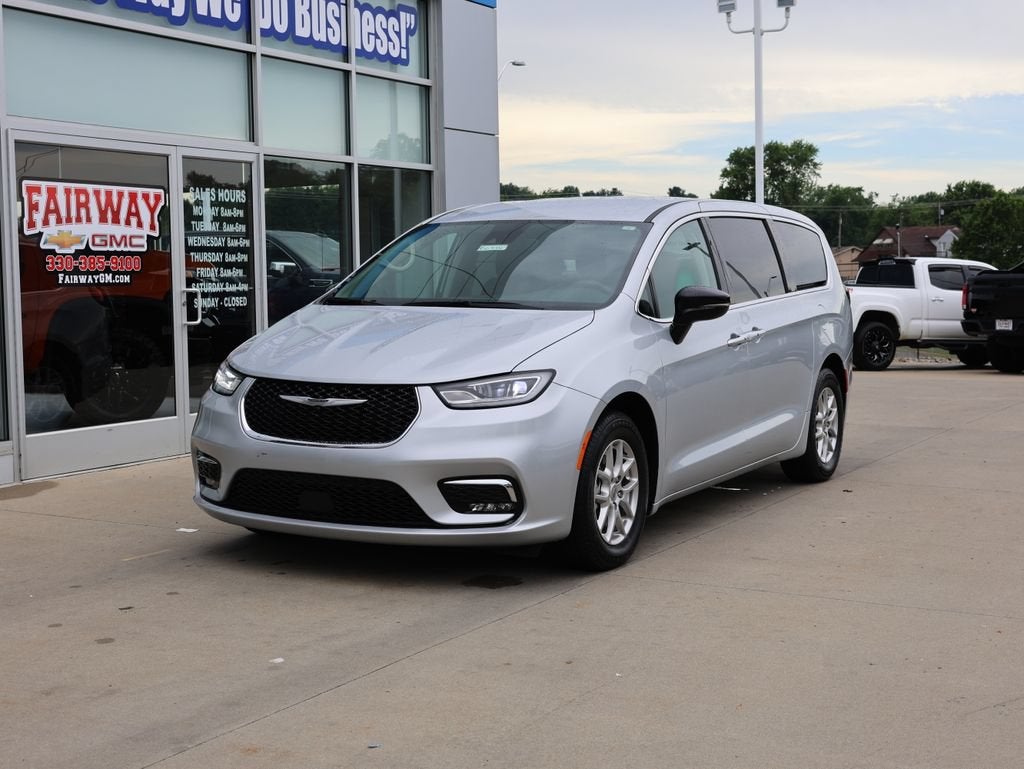 2024 Chrysler Pacifica Touring L