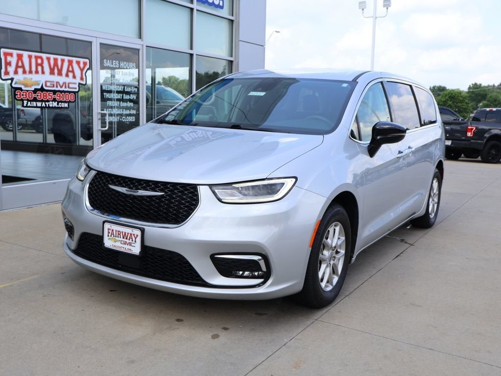 2024 Chrysler Pacifica Touring L