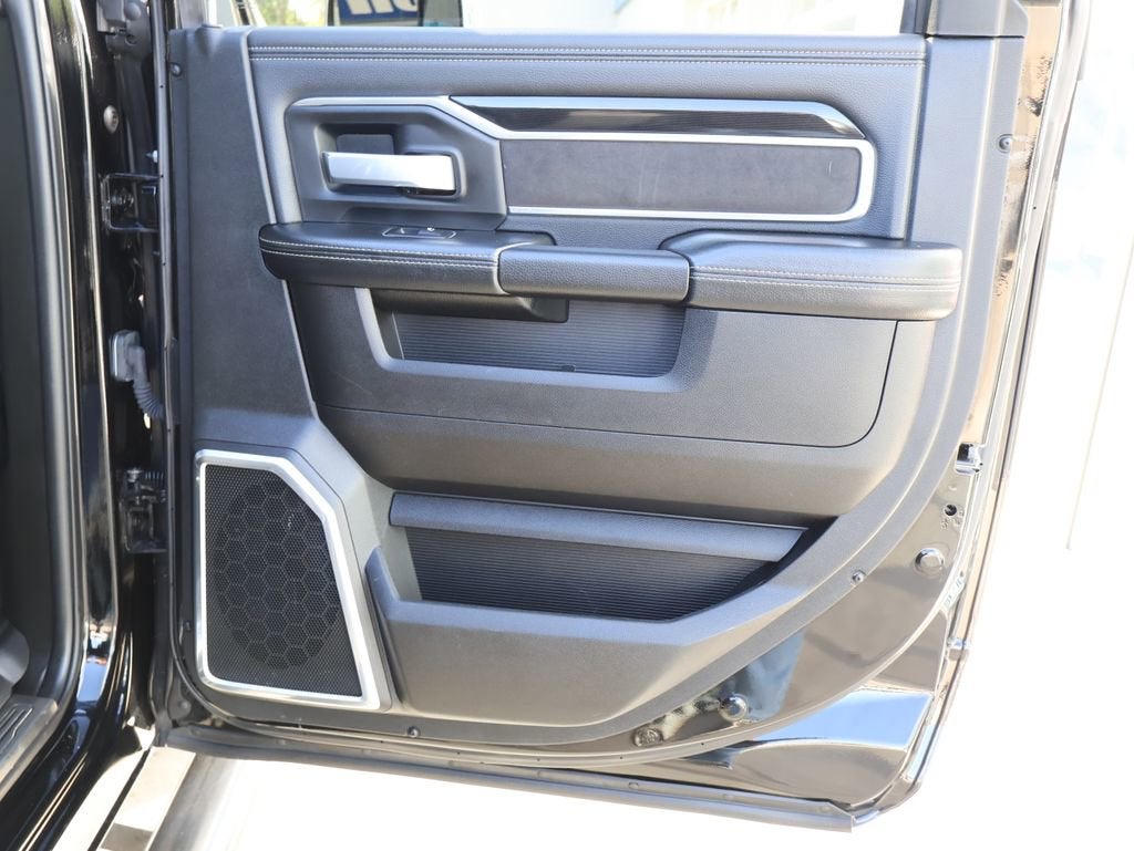 2021 RAM 3500 Laramie Crew Cab 4x4 8' Box