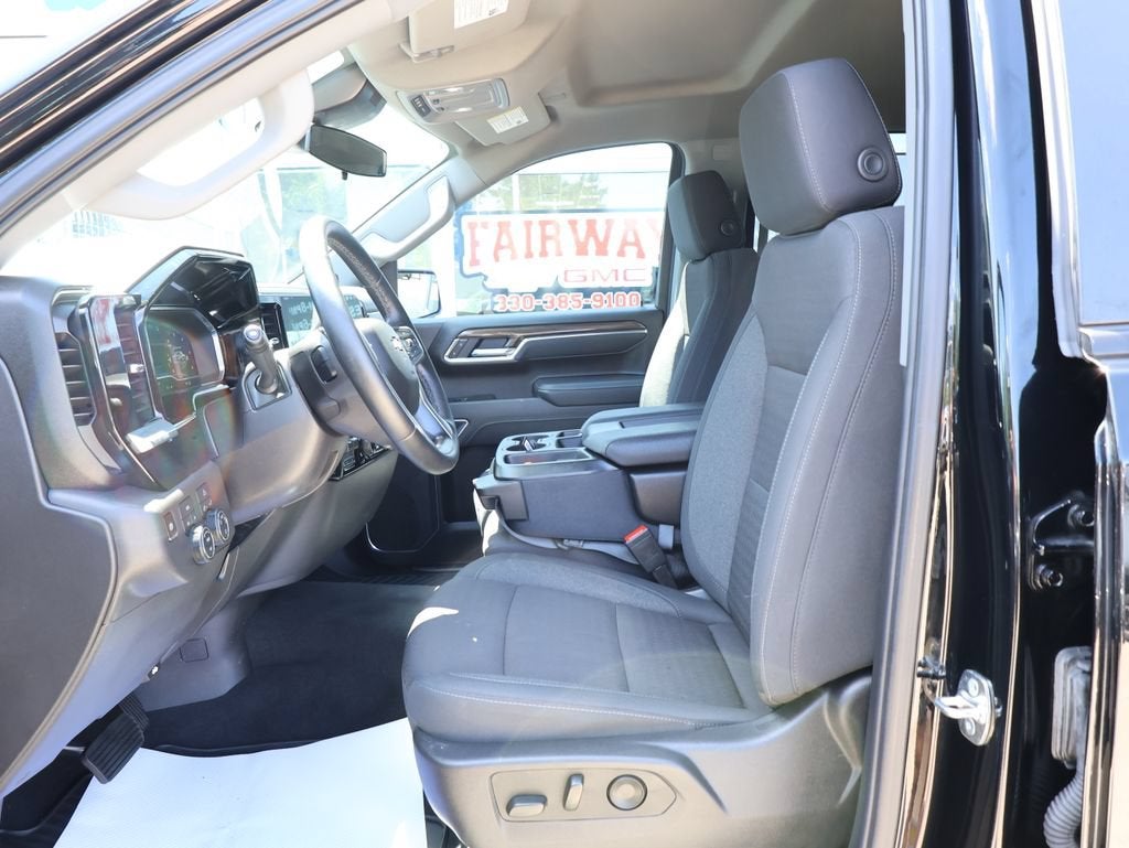 2025 Chevrolet Silverado 1500 LT (2FL)
