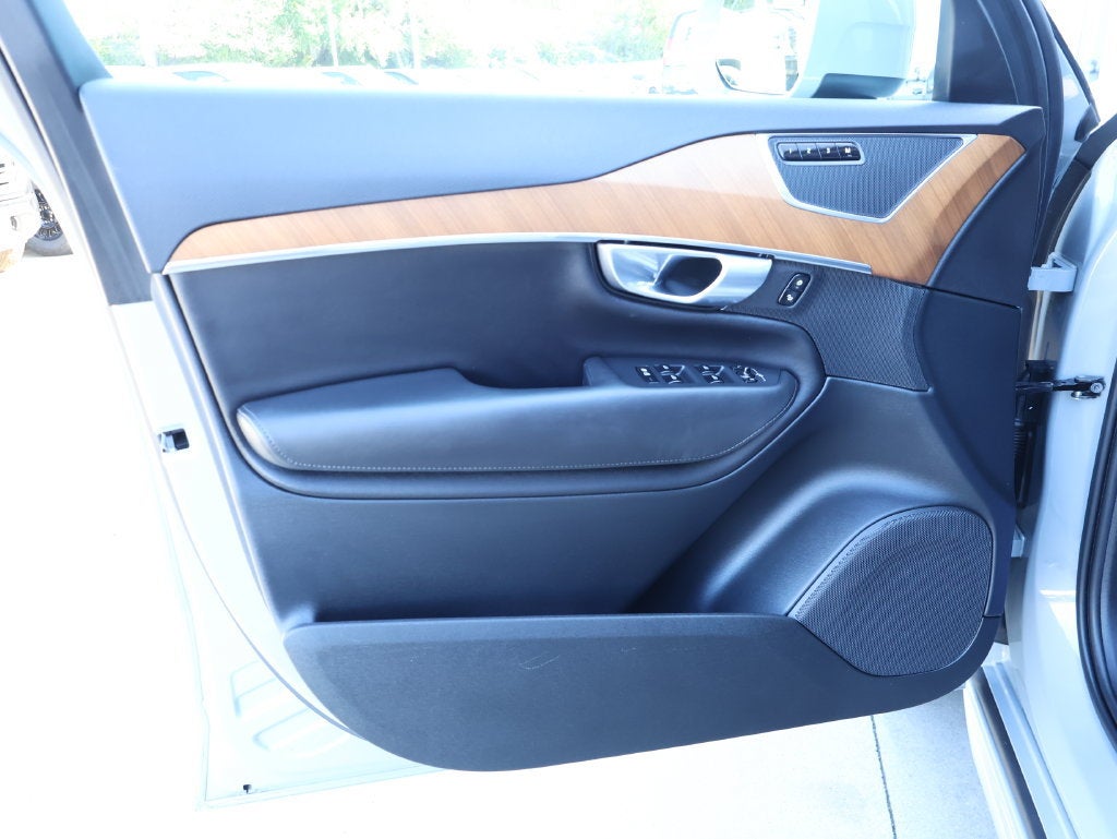2024 Volvo XC90 Plus Bright Theme