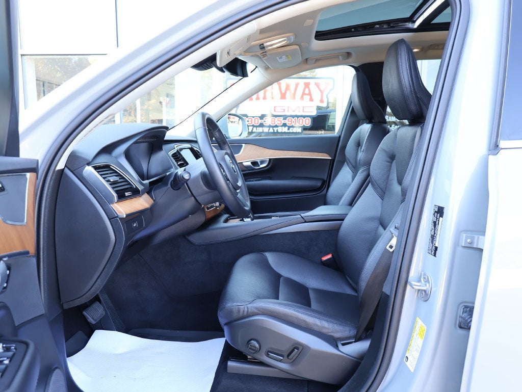 2024 Volvo XC90 Plus Bright Theme