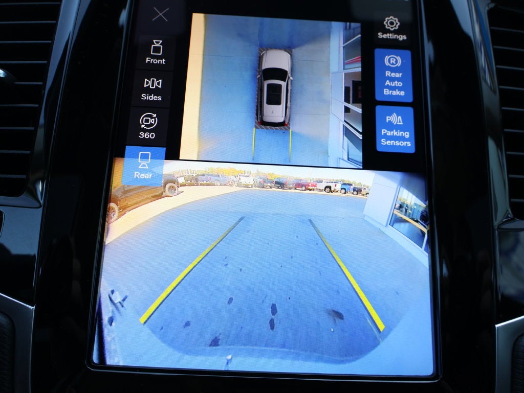 2024 Volvo XC90 Plus Bright Theme