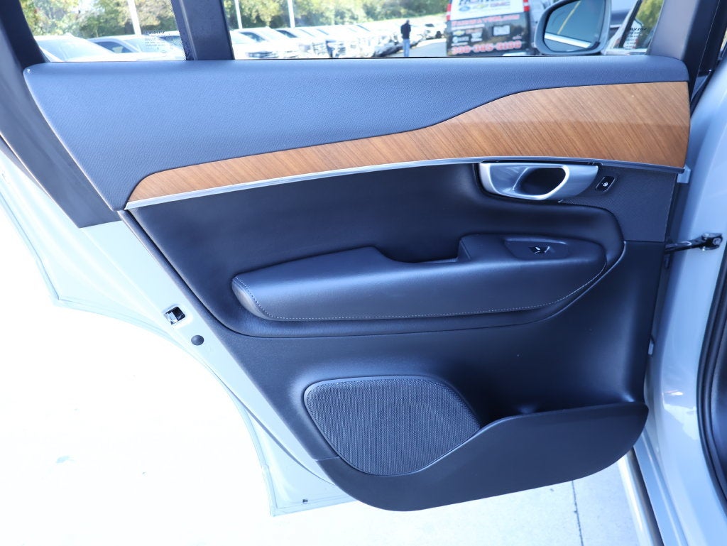 2024 Volvo XC90 Plus Bright Theme