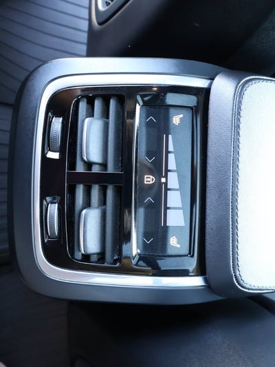 2024 Volvo XC90 Plus Bright Theme