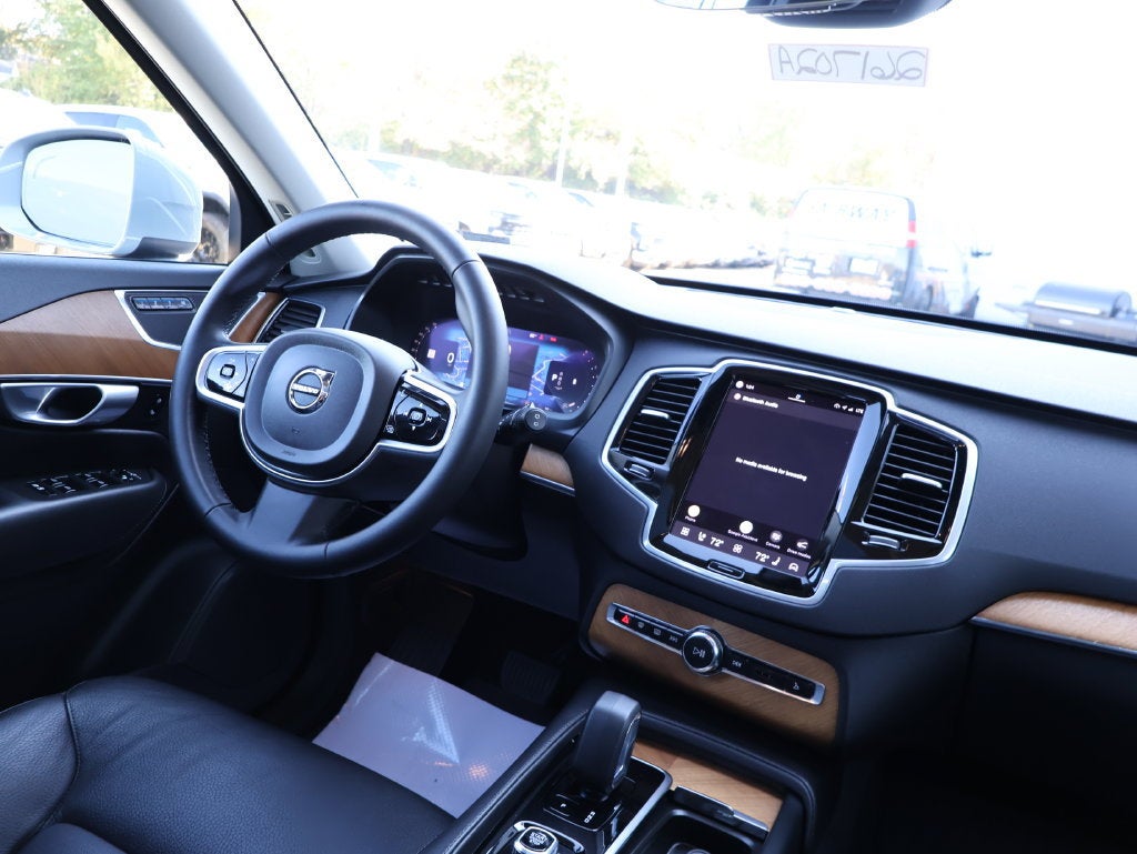 2024 Volvo XC90 Plus Bright Theme