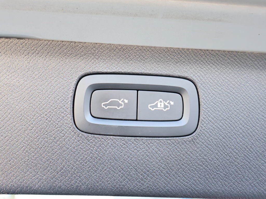 2024 Volvo XC90 Plus Bright Theme