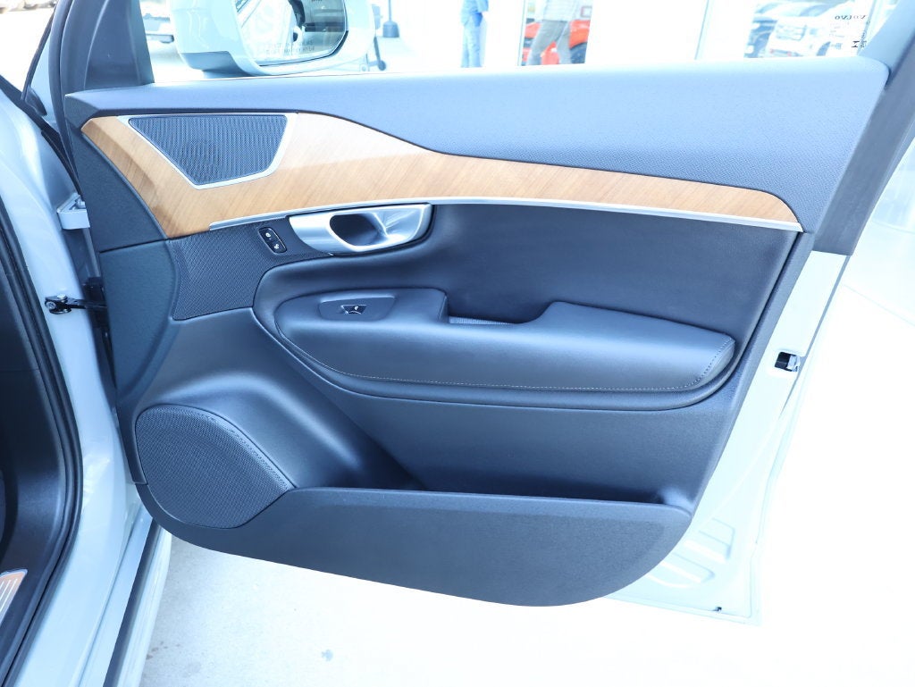 2024 Volvo XC90 Plus Bright Theme