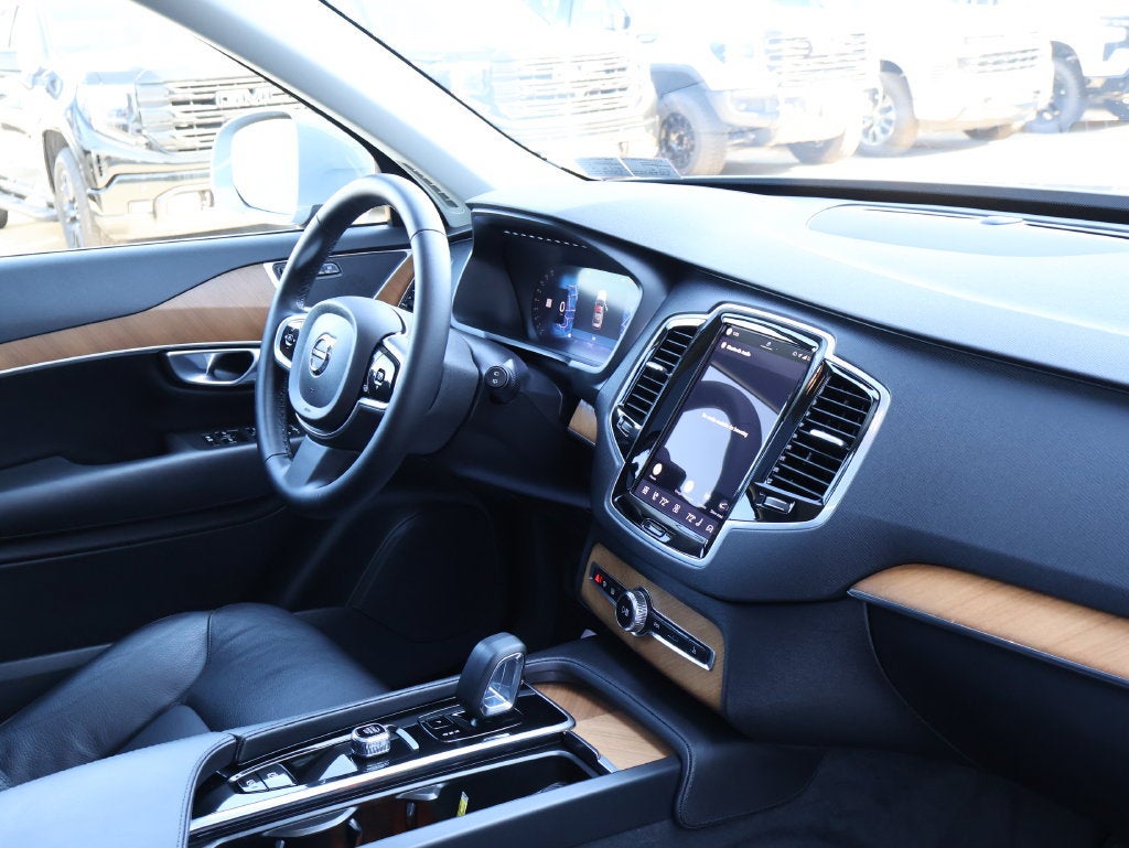 2024 Volvo XC90 Plus Bright Theme