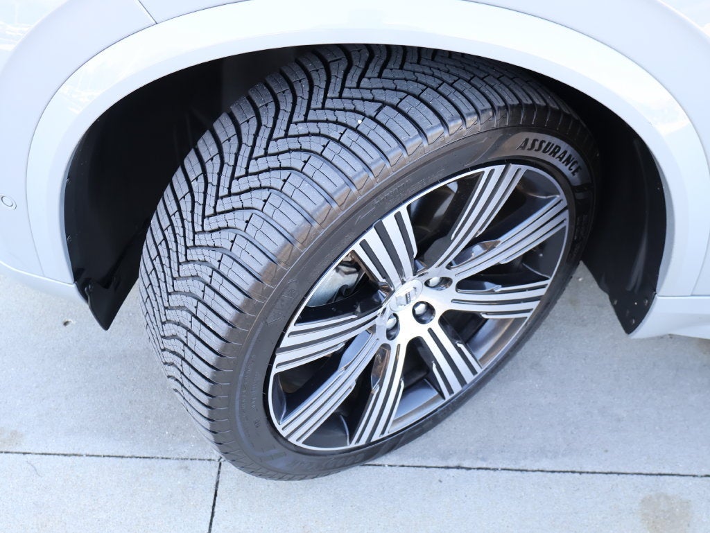2024 Volvo XC90 Plus Bright Theme